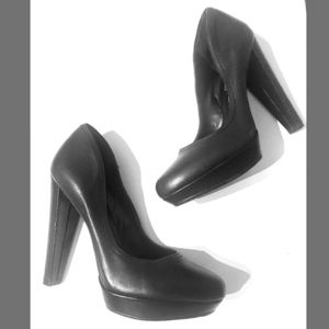 JESSICA SIMPSON classic heel • Gently worn!